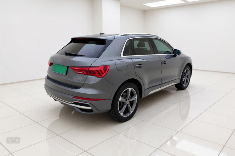 Audi Q3 2023 car image #5