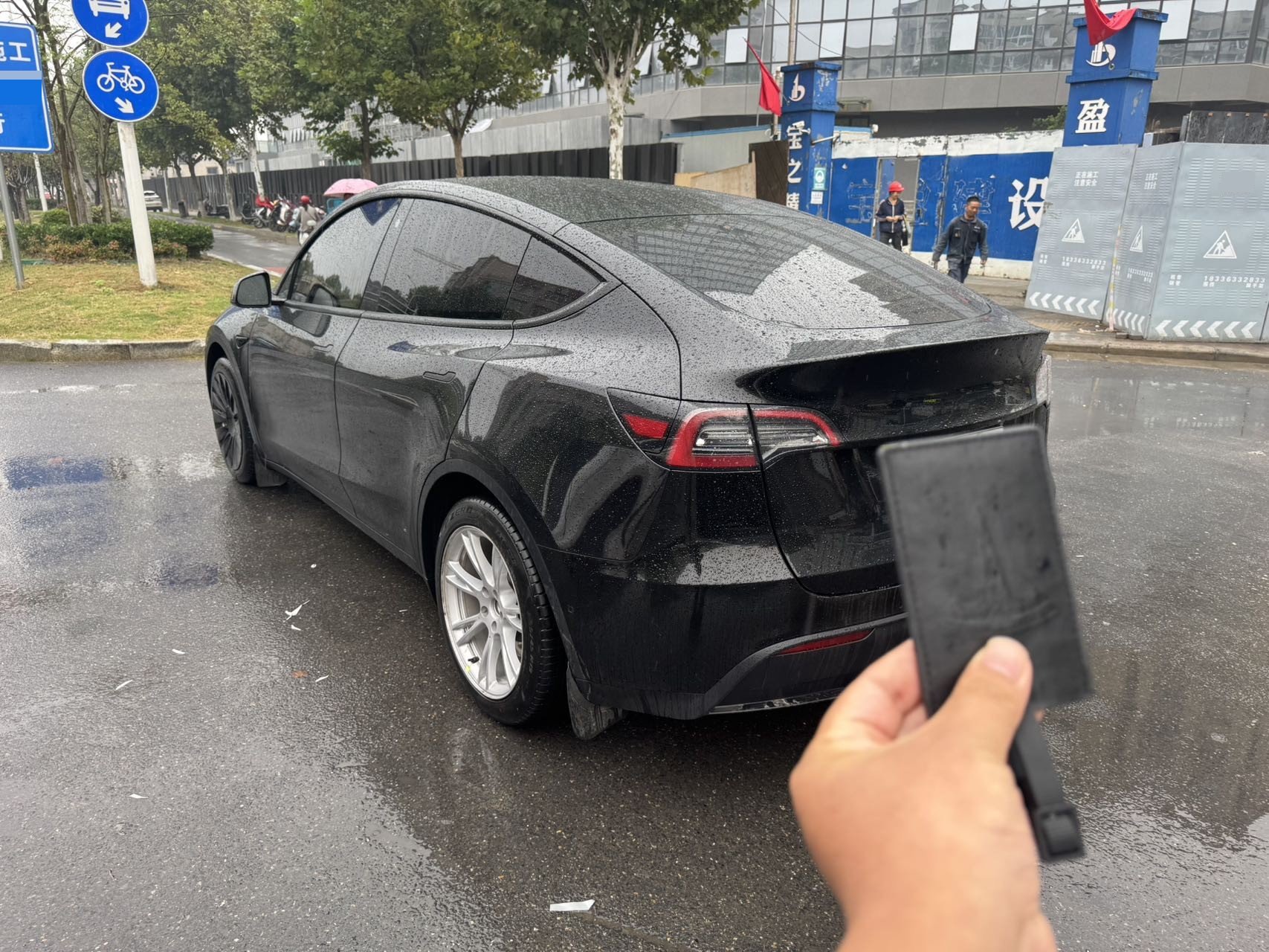 Tesla Model Y 2023 #4 Tesla Model Y 2023 car image #4