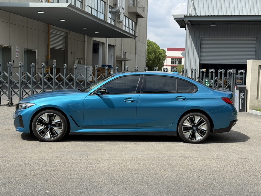 BMW i3 2023 car image #4