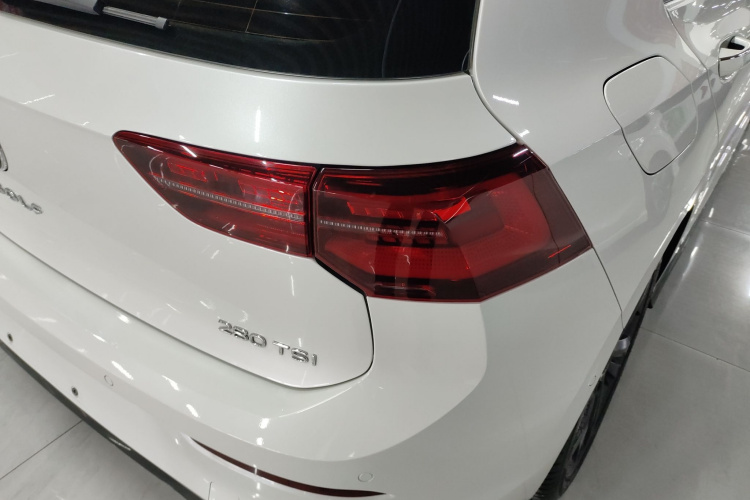 Volkswagen Golf 2022 car image #8
