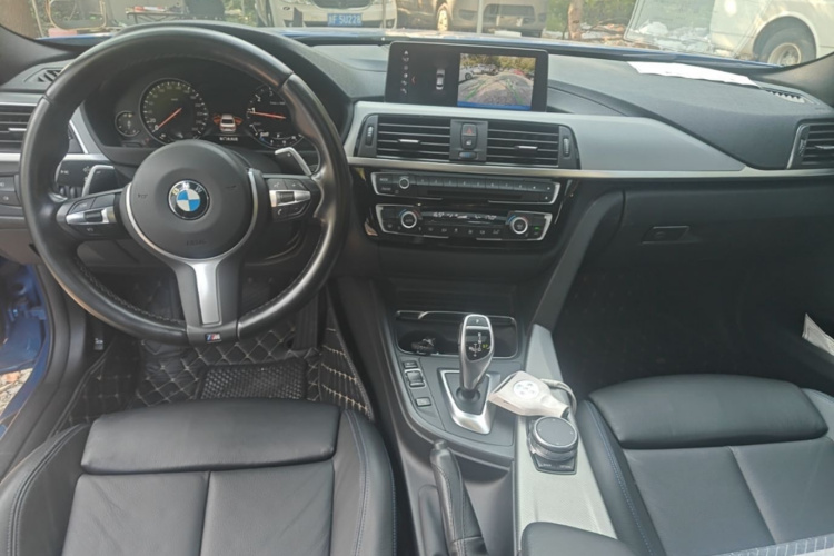 BMW 3 Series 2019 car image #10