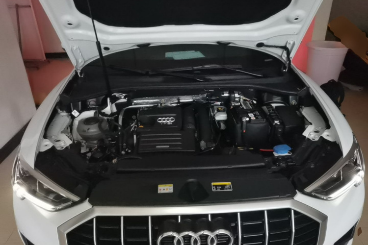 Audi Q3 2022 car image #20