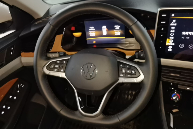 Volkswagen Bora 2026 car image #11