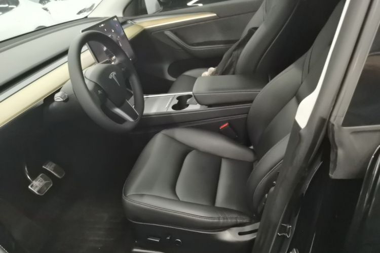 Tesla Model Y 2023 car image #15