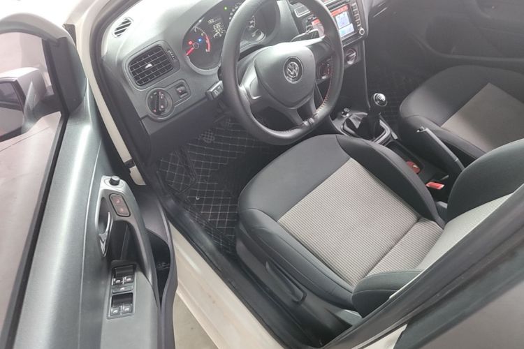 Volkswagen Polo 2018 car image #16