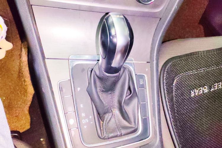Volkswagen Golf 2015 car image #14