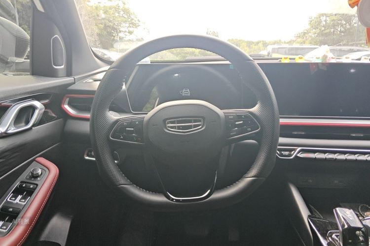 GEELY Coolray 2023 car image #12