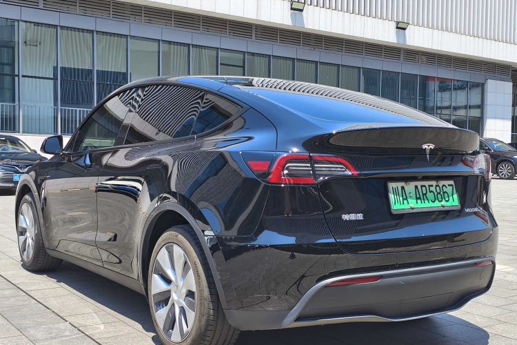 Tesla Model Y 2023 car image #7