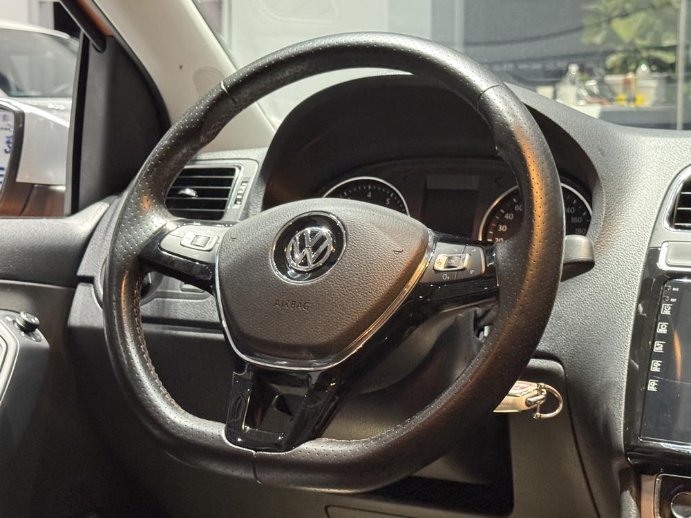 Volkswagen Polo 2015 car image #20