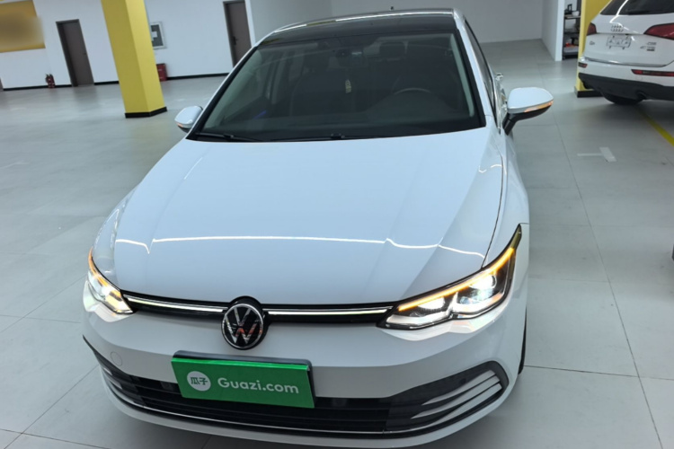 Volkswagen Golf 2021 car image #3