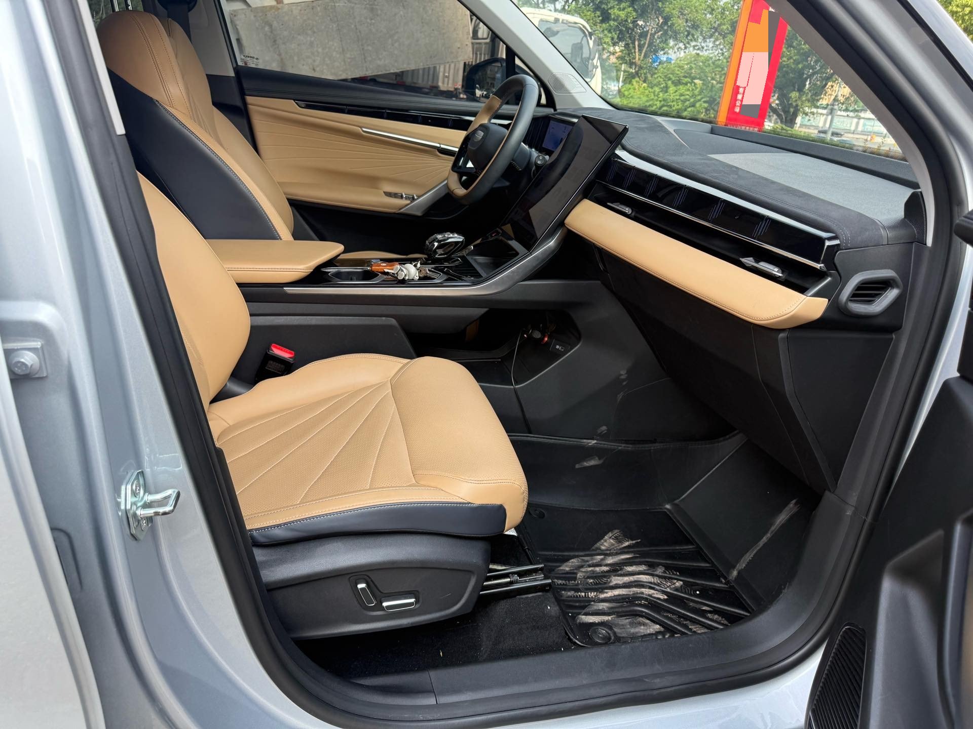 GEELY Boyue L 2023 car image #8