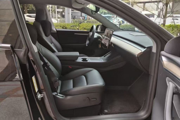 Tesla Model Y 2021 #13 Tesla Model Y 2021 car image #13