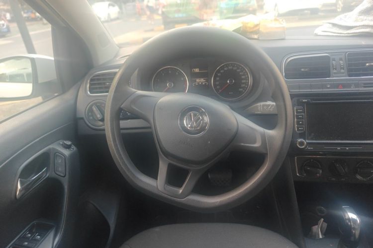 Volkswagen Polo 2016 car image #11