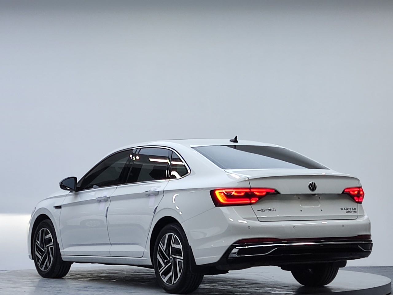 Volkswagen Sagitar 2023 car image #5