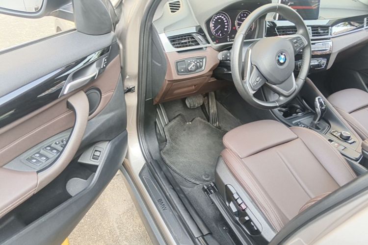 BMW X1 2020 car image #16