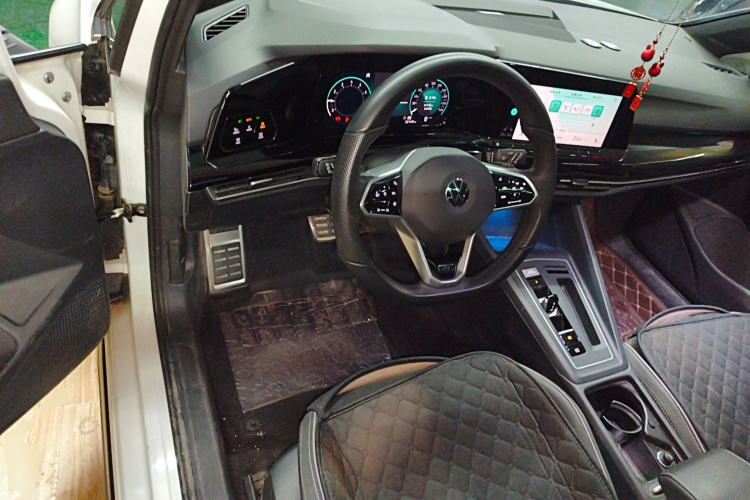 Volkswagen Golf 2022 immagine di auto #10