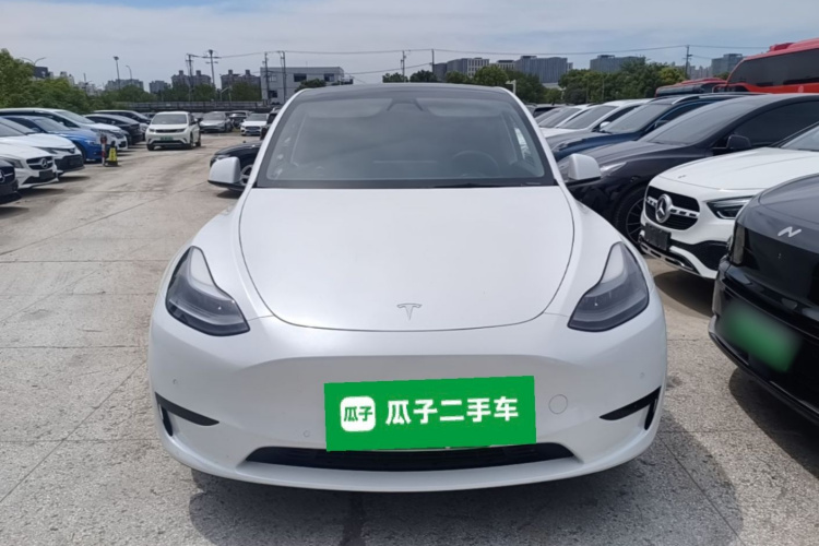 Tesla Model Y 2023 car image #3