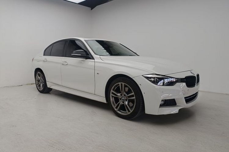 BMW 3 Series 2018 car image #7
