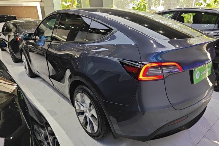 Tesla Model Y 2022 #5 Tesla Model Y 2022 car image #5