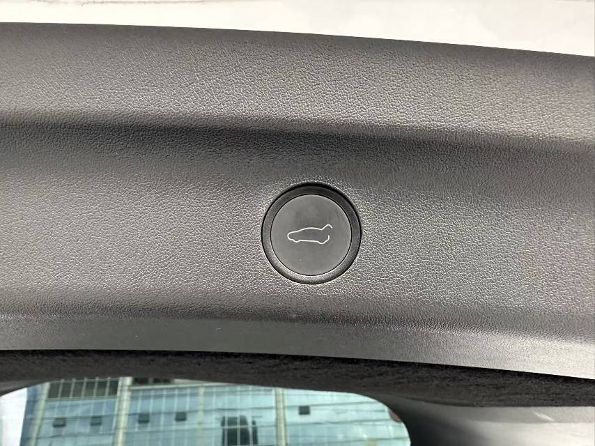 Tesla Model Y 2022 #19 Tesla Model Y 2022 car image #19