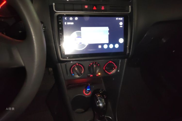 Volkswagen Polo 2015 car image #15