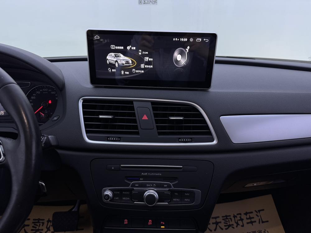Audi Q3 2016 car image #21