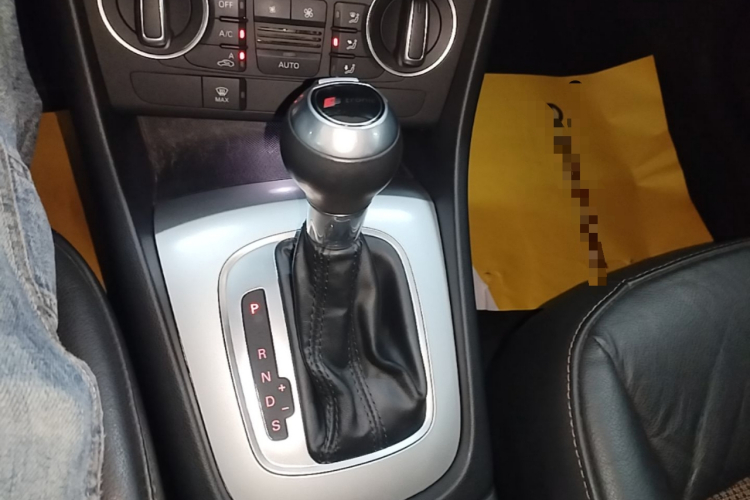 Audi Q3 2018 car image #15
