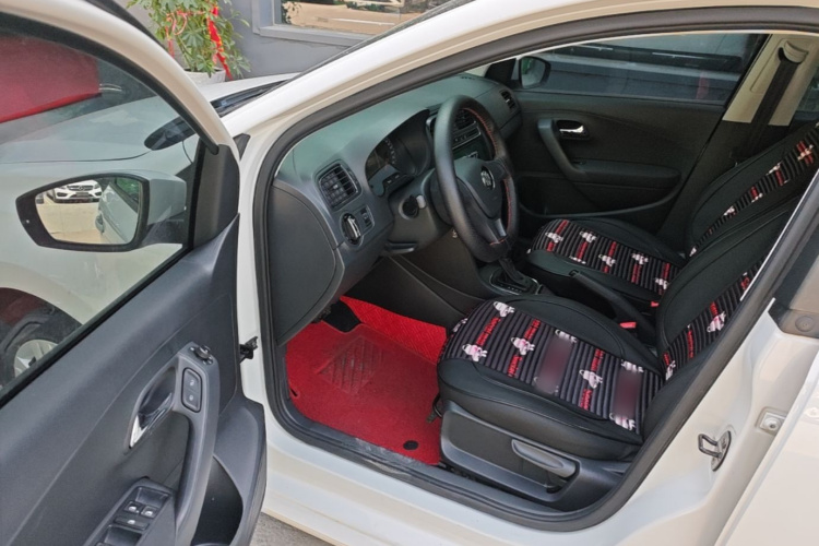 Volkswagen Polo 2018 car image #16