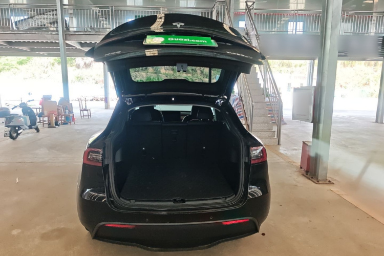 Tesla Model Y 2022 car image #19