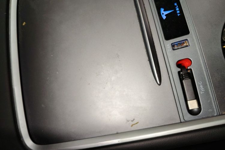 Tesla Model 3 2023 car image #11