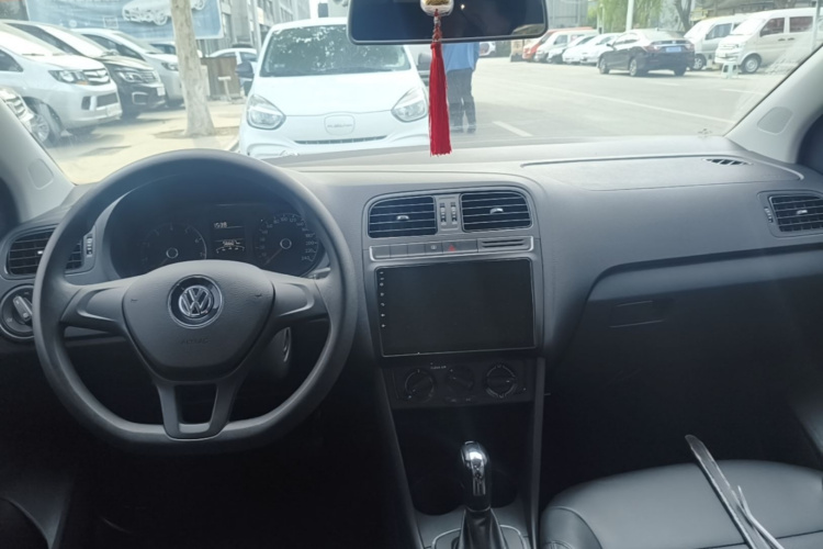 Volkswagen Polo 2016 car image #10
