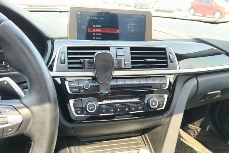 BMW 3 Series 2018 car image #15