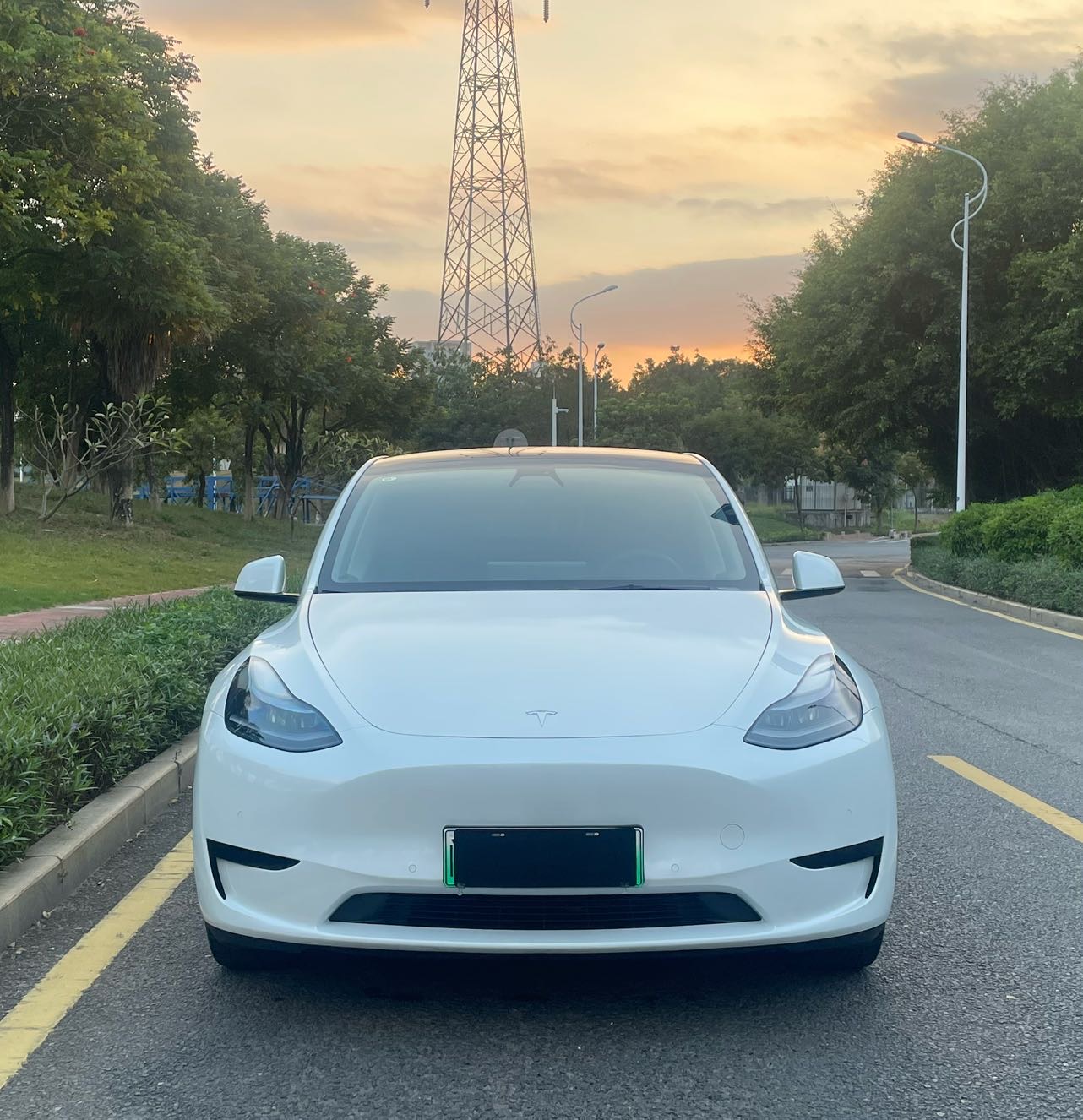 Tesla Model Y 2023 #2 Tesla Model Y 2023 car image #2