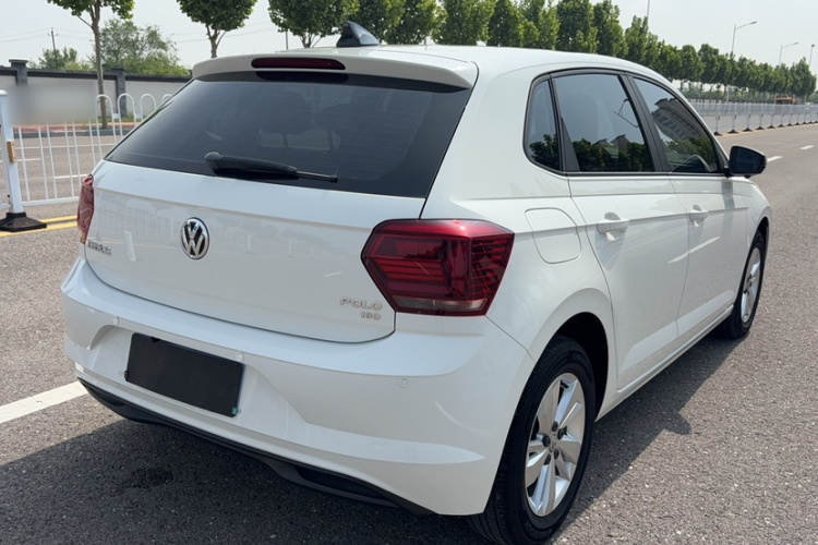 Volkswagen Polo 2021 car image #3