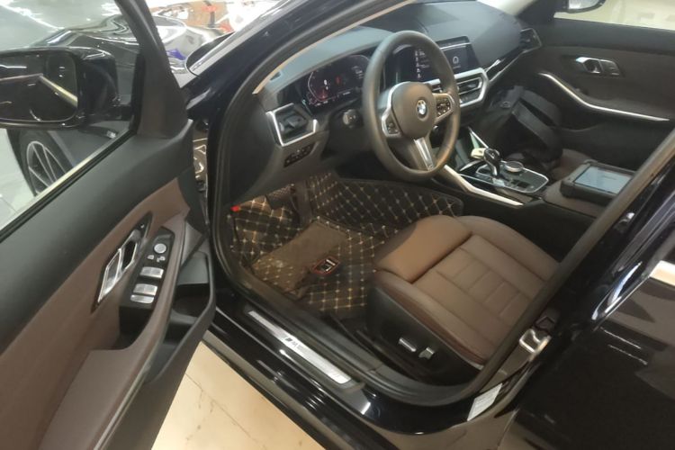 BMW 3 Series 2020 immagine di auto #16