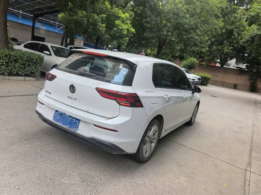 Volkswagen Golf 2023 car image #3