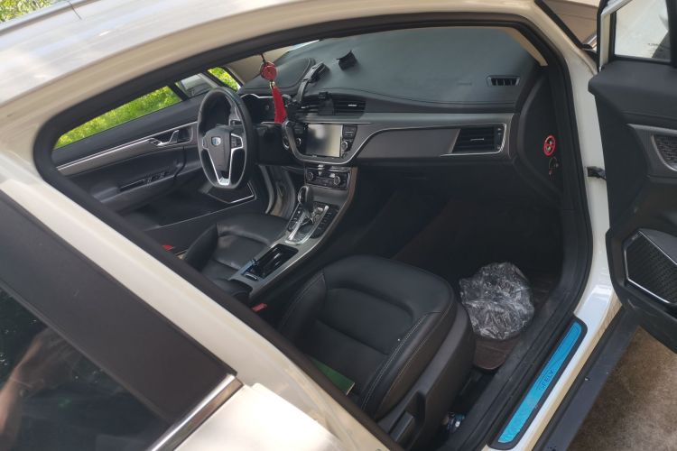 GEELY Emgrand GS 2016 car image #23