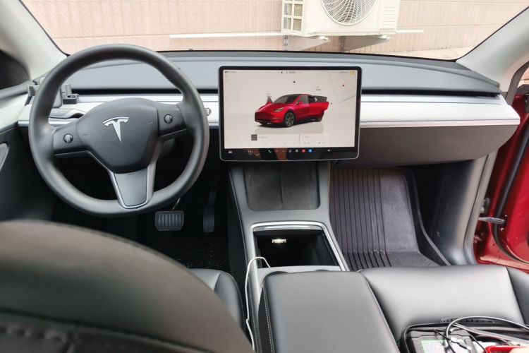 Tesla Model Y 2024 car image #7