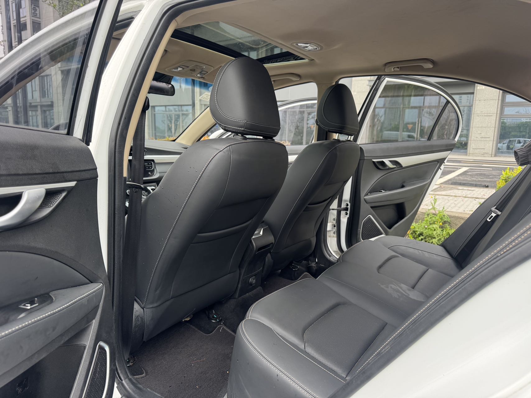 GEELY Emgrand 2019 imagen de coche #9