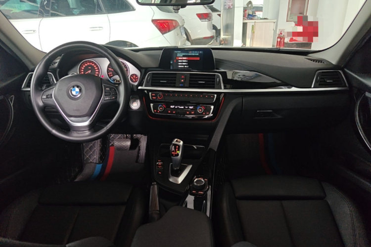 BMW 3 Series 2018 car image #10