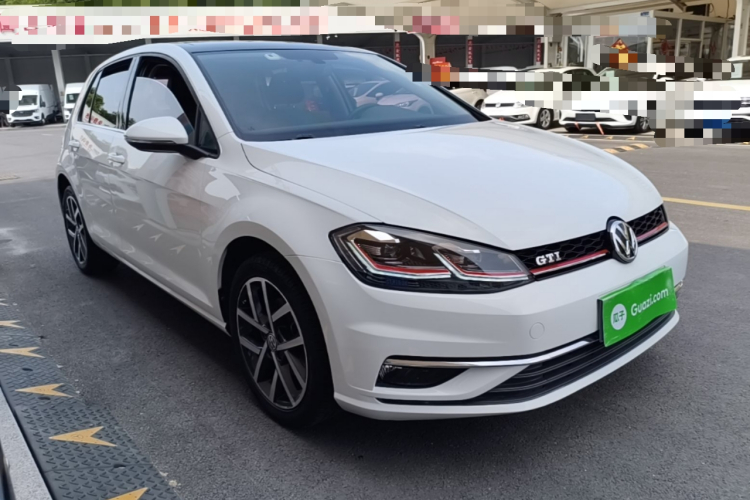 Volkswagen Golf 2018 car image #4