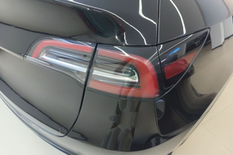 Tesla Model Y 2023 #8 Tesla Model Y 2023 car image #8