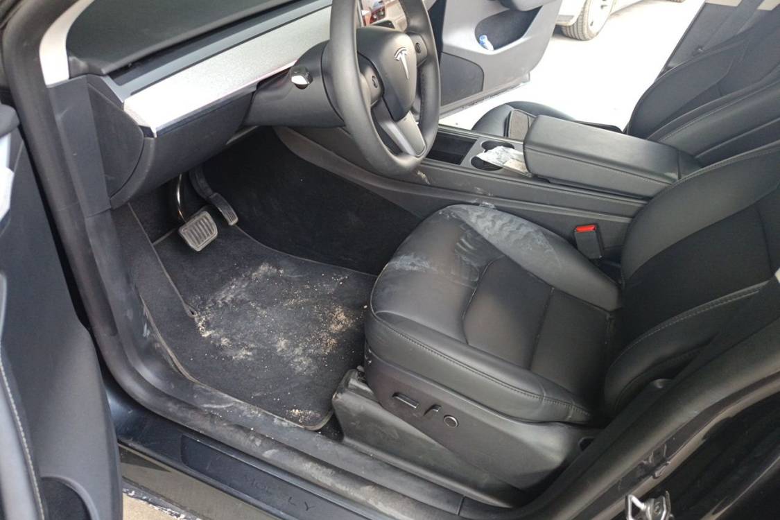 Tesla Model Y 2024 car image #25