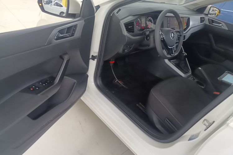 Volkswagen Polo 2021 car image #16