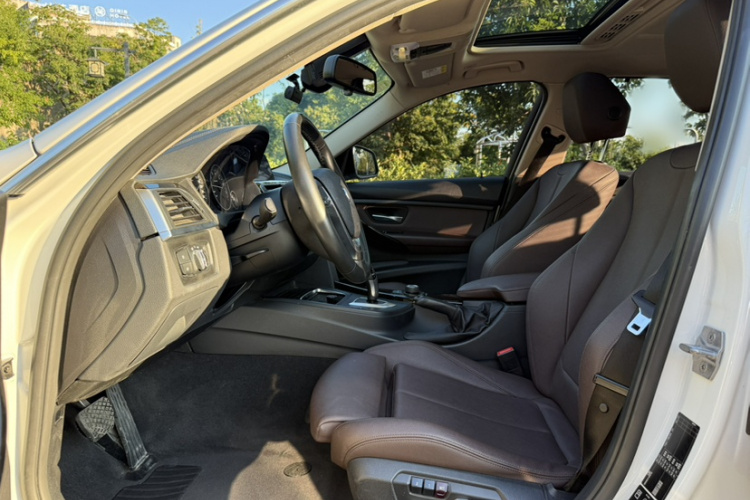 BMW 3 Series 2018 car image #5