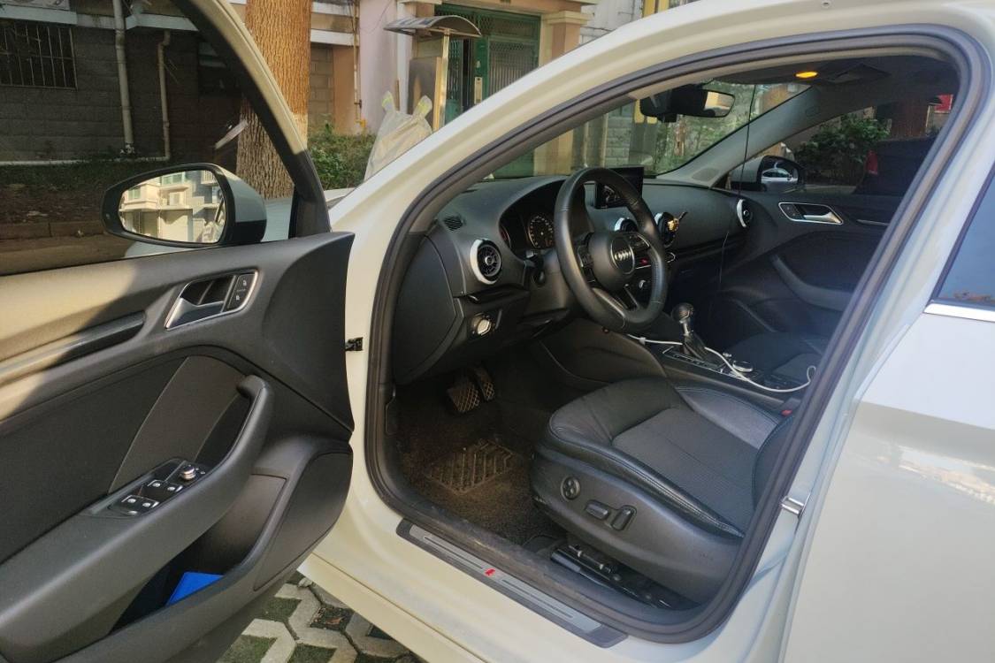 Audi A3 2018 car image #23