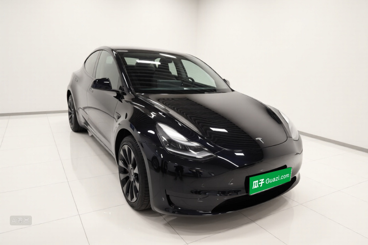Tesla Model Y 2023 car image #3