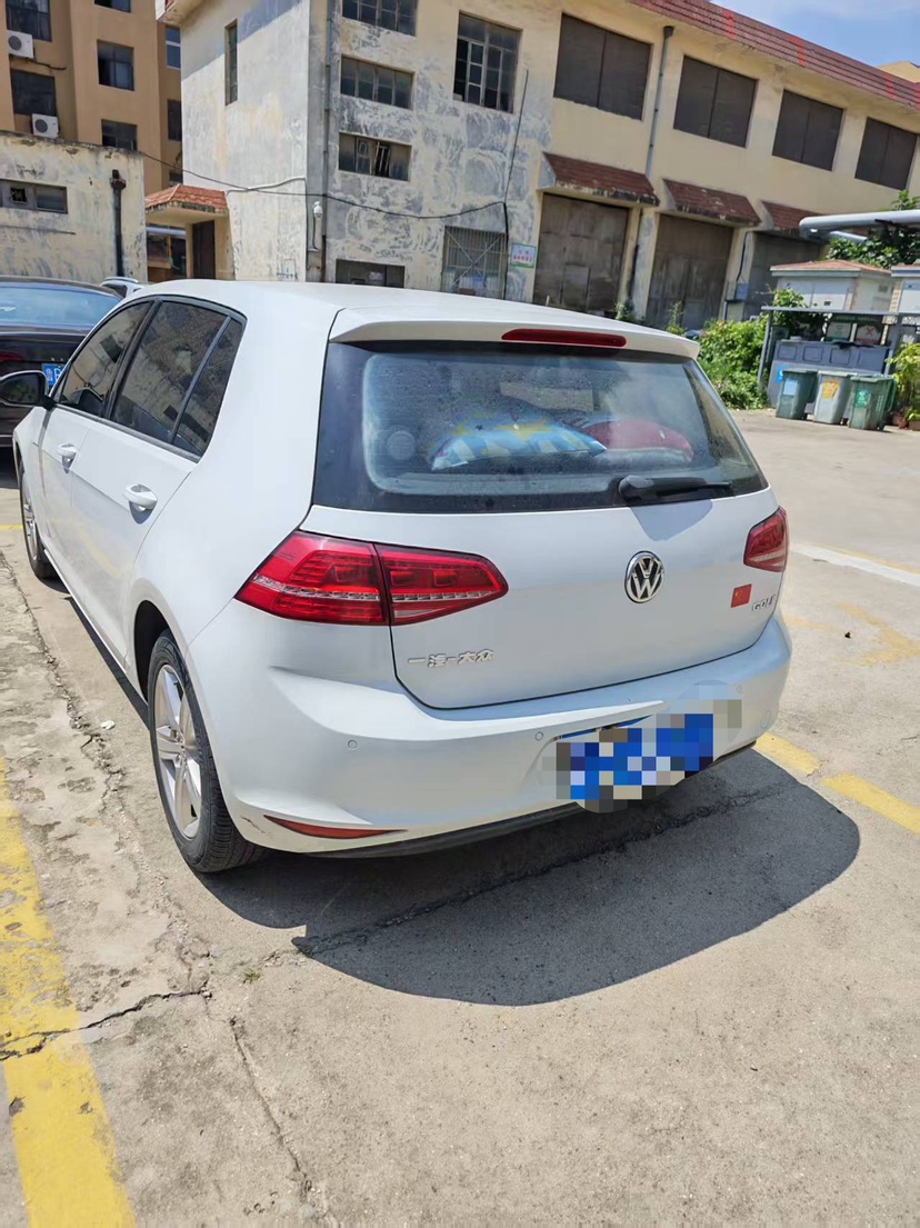 Volkswagen Golf 2015 car image #3
