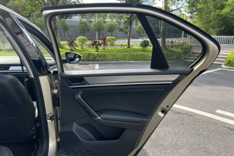 Volkswagen Bora 2018 car image #19