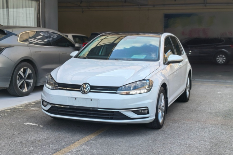 Volkswagen Golf 2019 car image #3